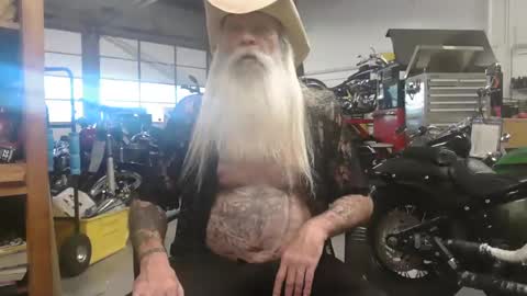 Hogschlong63 online show from November 2, 7:40 pm