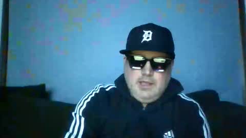 holden_minutz online show from February 13, 9:04 am