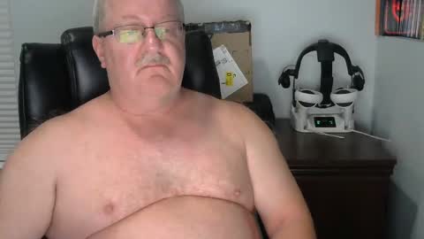 horny_hubby1967 online show from September 14, 2:35 am