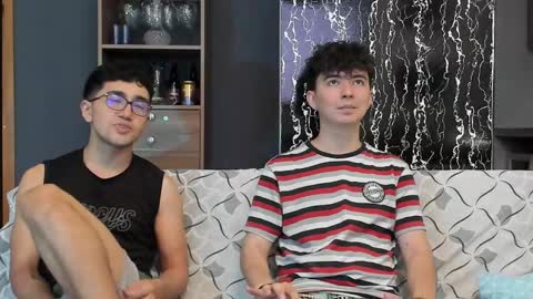 Alex and Camilo online show from March 11, 10:09 pm