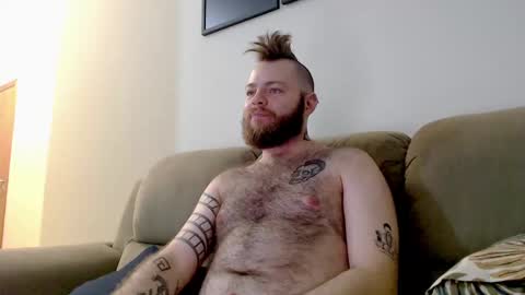 Snapshot of hornyhairy_bi chatting on October 14, 2:18 am Harry online show from October 14, 2:18 am