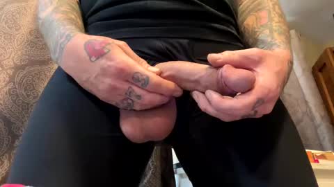 Snapshot of hornyhumpers chatting on December 21, 1:53 pm Hornyhumper online show from December 21, 1:53 pm