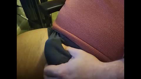 Snapshot of hornynpa chatting on December 21, 12:42 am Say hi if horny online show from December 21, 12:42 am