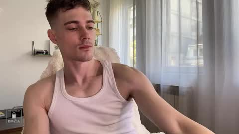 Snapshot of hornytwunk01 chatting on September 21, 11:32 am Travis online show from September 21, 11:32 am