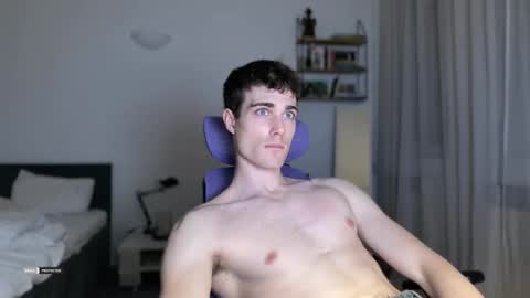 Travis online show from December 16, 4:03 pm