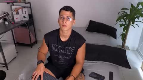 Marcus  Tatti  online show from February 23, 5:36 pm