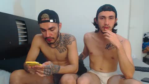 Snapshot of hot_sharks__ chatting on February 20, 1:40 pm Hot Sharks   online show from February 20, 1:40 pm