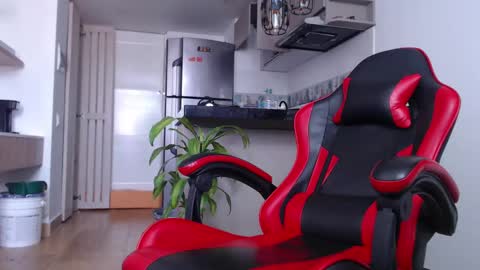 Snapshot of hot_twinks83 chatting on September 17, 12:39 pm hot_twinks83 online show from September 17, 12:39 pm