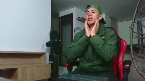 Snapshot of hot_twinks83 chatting on September 22, 11:04 pm hot_twinks83 online show from September 22, 11:04 pm