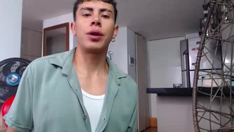 Snapshot of hot_twinks83 chatting on September 19, 12:38 pm hot_twinks83 online show from September 19, 12:38 pm