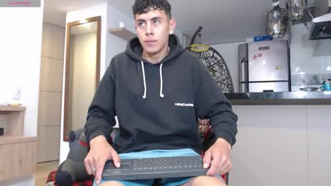 Snapshot of hot_twinks83 chatting on October 28, 11:34 am hot_twinks83 online show from October 28, 11:34 am