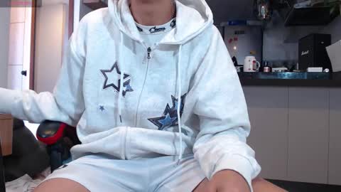 Snapshot of hot_twinks83 chatting on October 21, 11:57 am hot_twinks83 online show from October 21, 11:57 am