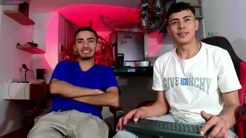 Snapshot of hot_twinks83 chatting on October 8, 2:38 am hot_twinks83 online show from October 8, 2:38 am