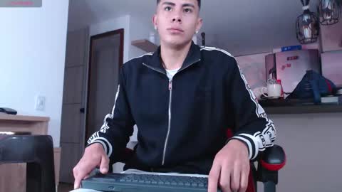 Snapshot of hot_twinks83 chatting on October 18, 1:16 pm hot_twinks83 online show from October 18, 1:16 pm