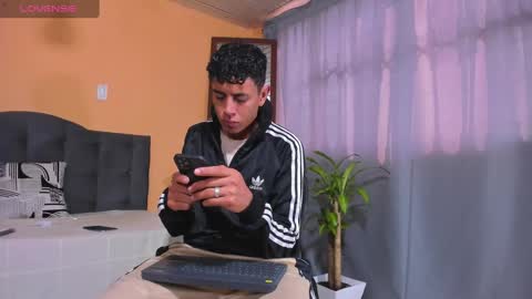 Snapshot of hot_twinks83 chatting on March 2, 12:47 pm hot_twinks83 online show from March 2, 12:47 pm