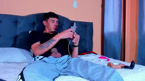 Snapshot of hot_twinks83 chatting on January 29, 1:49 pm hot_twinks83 online show from January 29, 1:49 pm