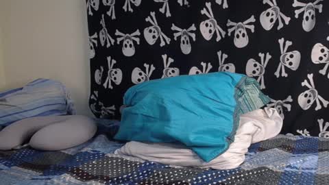 independent Model online show from February 11, 2:25 am