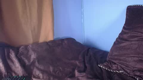 independent Model online show from September 30, 2:40 am