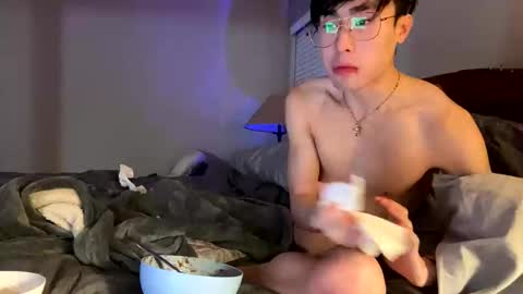 hottiewithabody101 online show from January 15, 8:33 pm