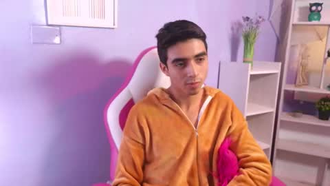 Snapshot of hottiie_guy chatting on October 24, 6:31 pm hottiie_guy online show from October 24, 6:31 pm