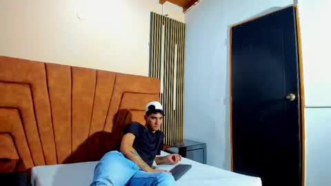 howar_01 online show from October 27, 9:17 pm