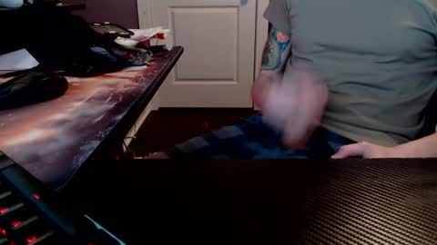 hrnysoldier92 online show from February 13, 8:42 am