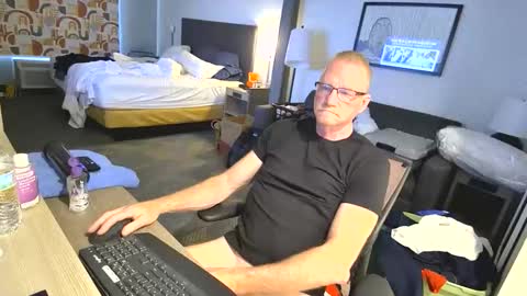 CAROLINA TIM online show from May 3, 8:44 pm