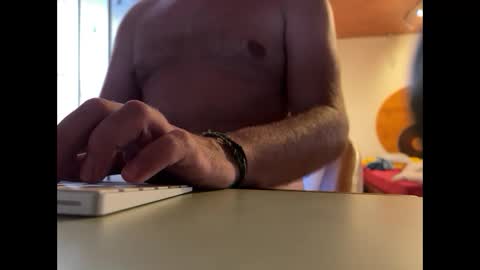 hukobossx online show from October 18, 1:49 pm