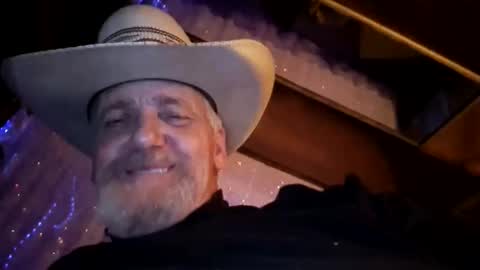 Snapshot of hung34u chatting on October 19, 1:25 pm hung34u online show from October 19, 1:25 pm