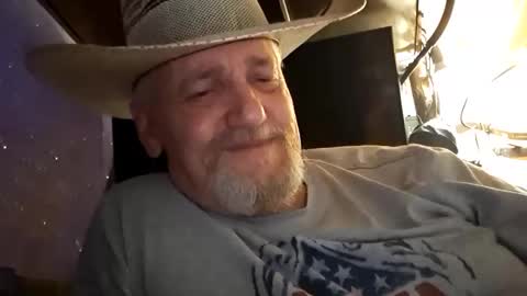 Snapshot of hung34u chatting on October 8, 5:23 am hung34u online show from October 8, 5:23 am