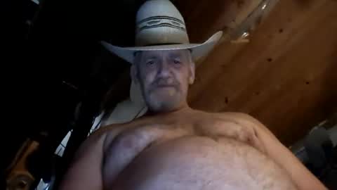 Snapshot of hung34u chatting on December 6, 8:05 am hung34u online show from December 6, 8:05 am