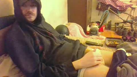 Snapshot of hungsubbb chatting on October 4, 1:10 am Boi online show from October 4, 1:10 am