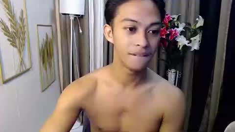 hunk_edward online show from May 24, 7:25 am