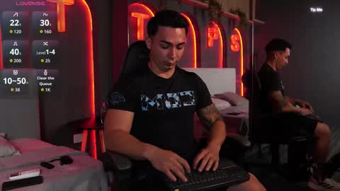 hunk_ryan online show from December 20, 1:07 pm