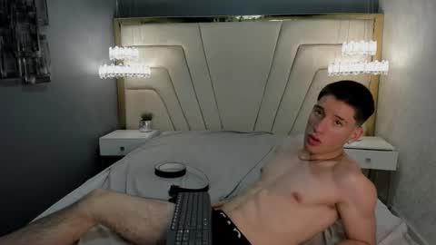 hunterheat_ online show from September 18, 12:51 pm