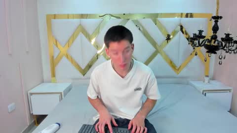 hunterheat_ online show from September 12, 11:43 am