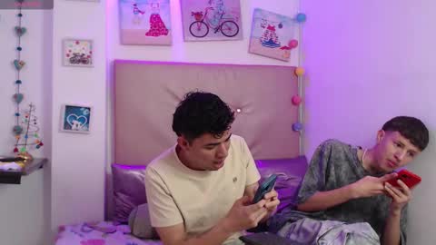 iam_lukas__ online show from January 12, 3:49 pm