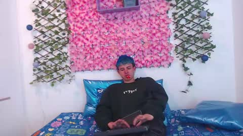 Snapshot of iam_lukas__ chatting on September 15, 7:48 pm iam_lukas__ online show from September 15, 7:48 pm