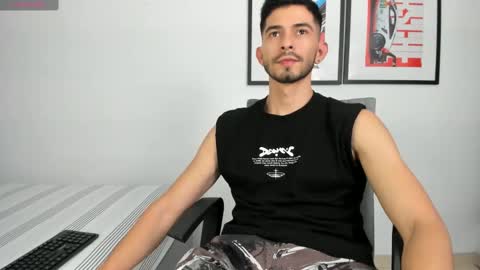  INDEPENDENT MODEL online show from March 7, 11:47 pm