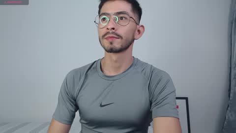  INDEPENDENT MODEL online show from February 26, 6:47 am