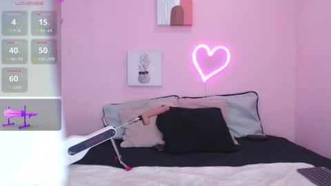 IAN CASTILLO online show from January 7, 11:11 am