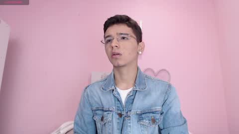 IAN CASTILLO online show from December 10, 11:11 am