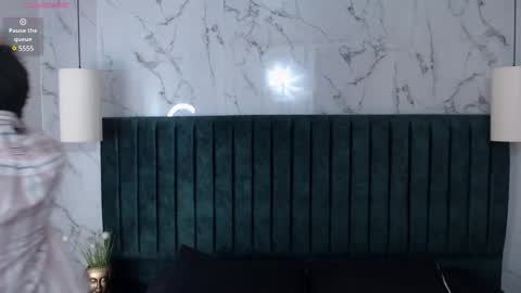 Ian Davis online show from January 15, 8:05 pm