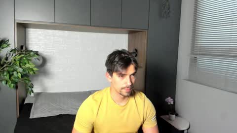 Ian Davis online show from September 29, 11:52 am