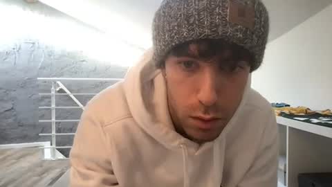 icyninesix online show from December 17, 1:27 pm