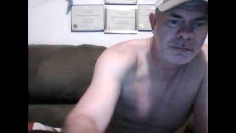 Snapshot of idkwhyidothis348732 chatting on December 16, 12:06 pm idkwhyidothis348732 online show from December 16, 12:06 pm