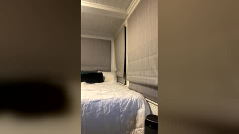 IIIIIIllIIlllllIIl online show from March 22, 10:59 pm