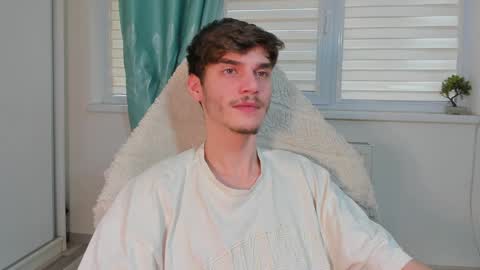 Snapshot of illusions888 chatting on February 7, 8:44 am D-Illusion online show from February 7, 8:44 am