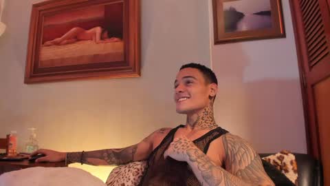 Snapshot of im_dominike chatting on February 8, 10:40 pm im_dominike online show from February 8, 10:40 pm