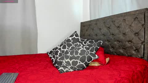 Snapshot of im_jean94xxx chatting on December 19, 2:02 pm Jean John online show from December 19, 2:02 pm